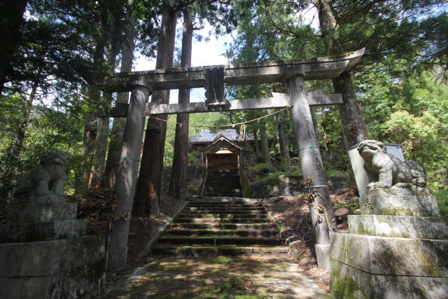岩加羅神社